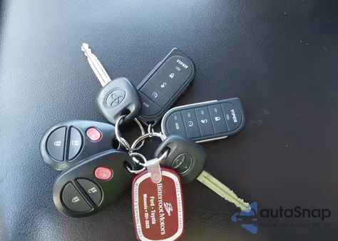 2012 Toyota Tundra Grade 5.7L V8 z USA, uszkodzony, nr VIN 5TFUY5F1XCX257220